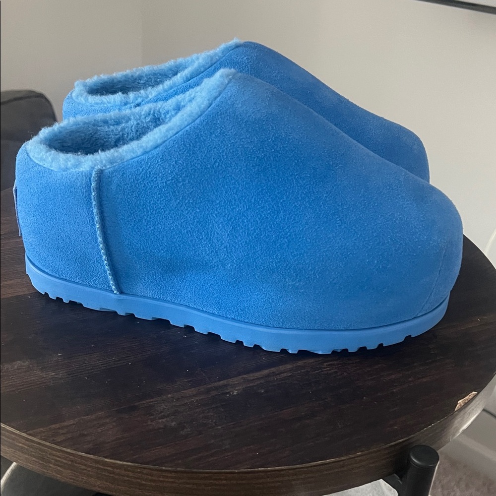 Women’s blue slip on platform  Uggs